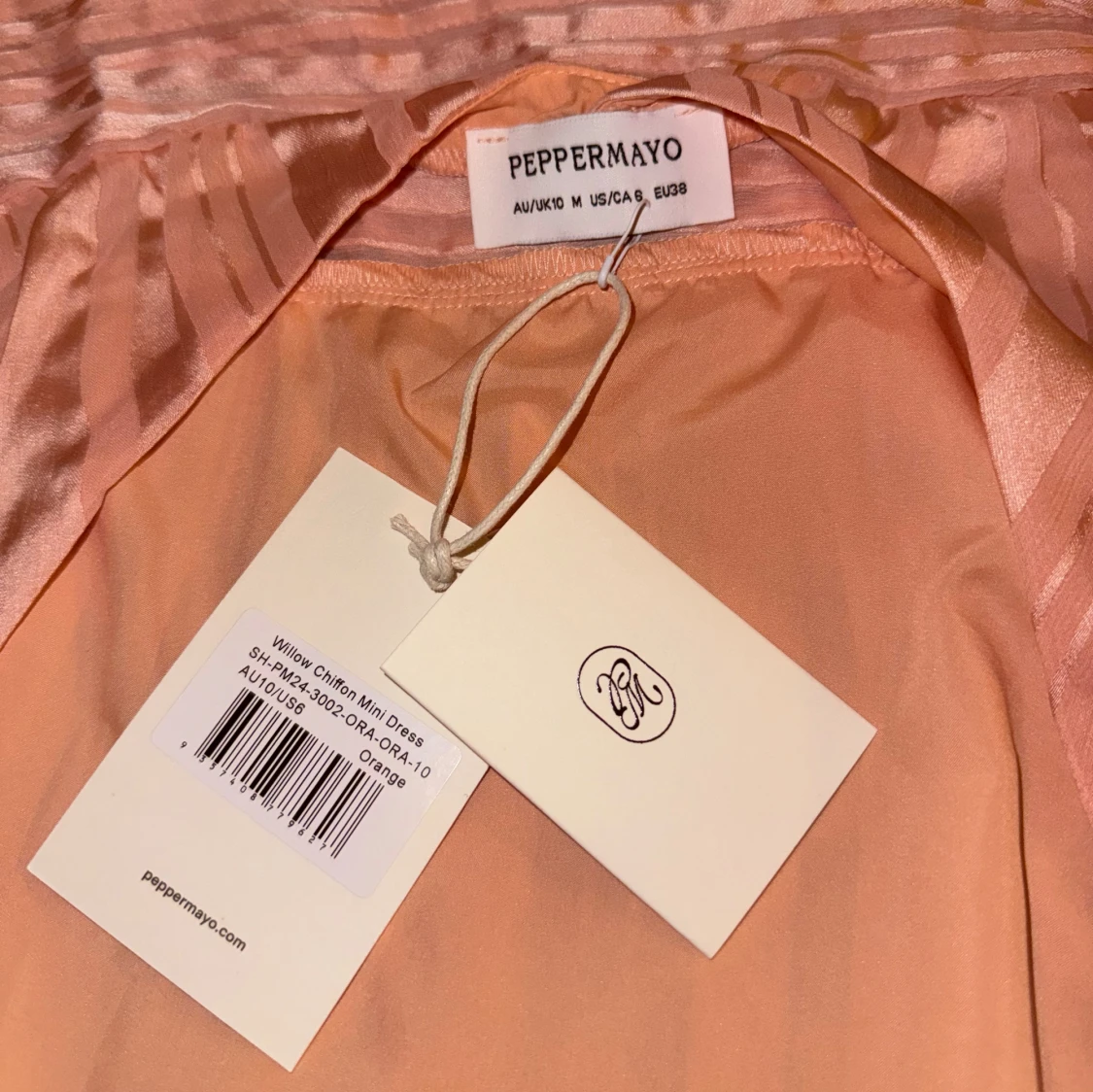 Peachfärgad kortklänning från Peppermayo - 3