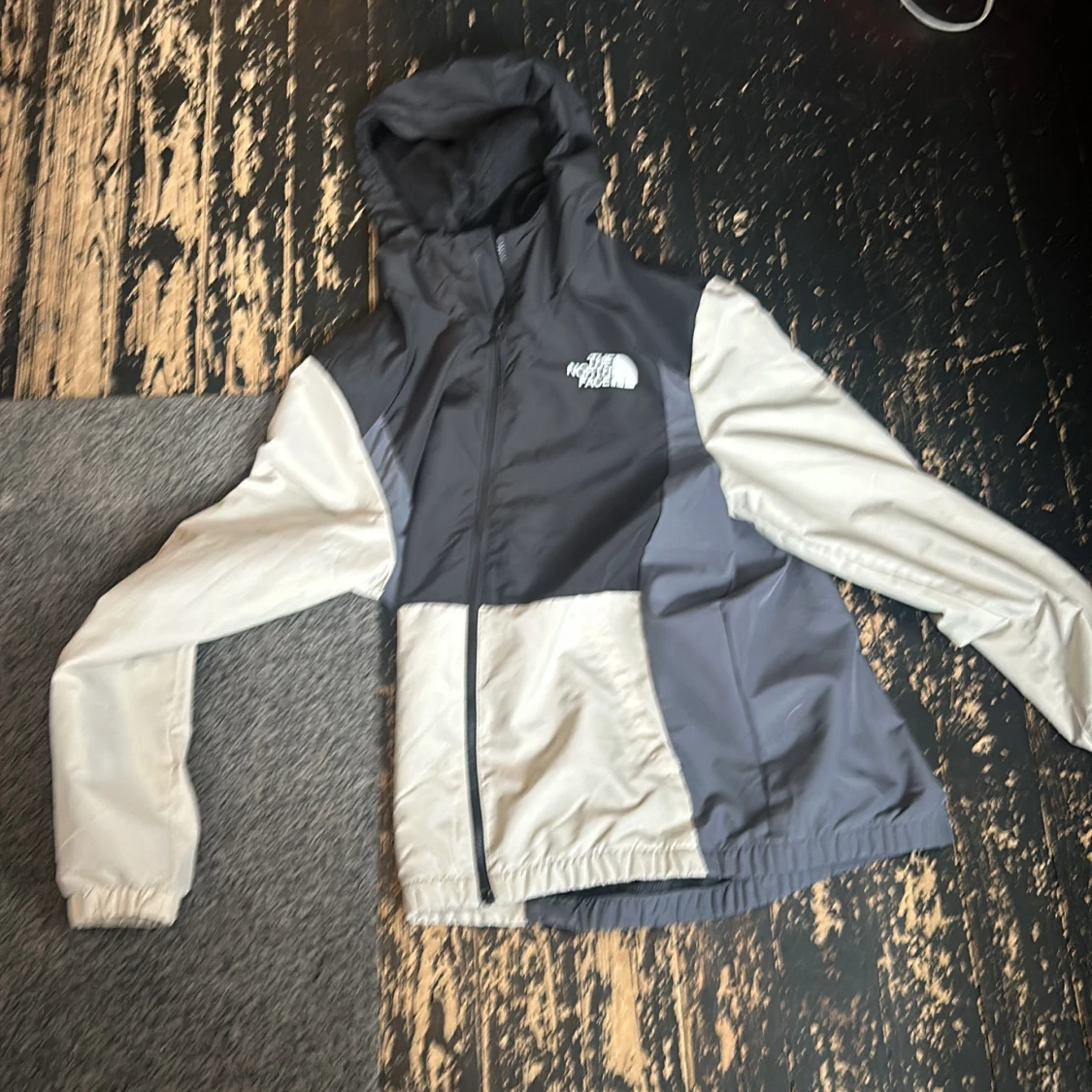 Svart beige vindjacka nothface 