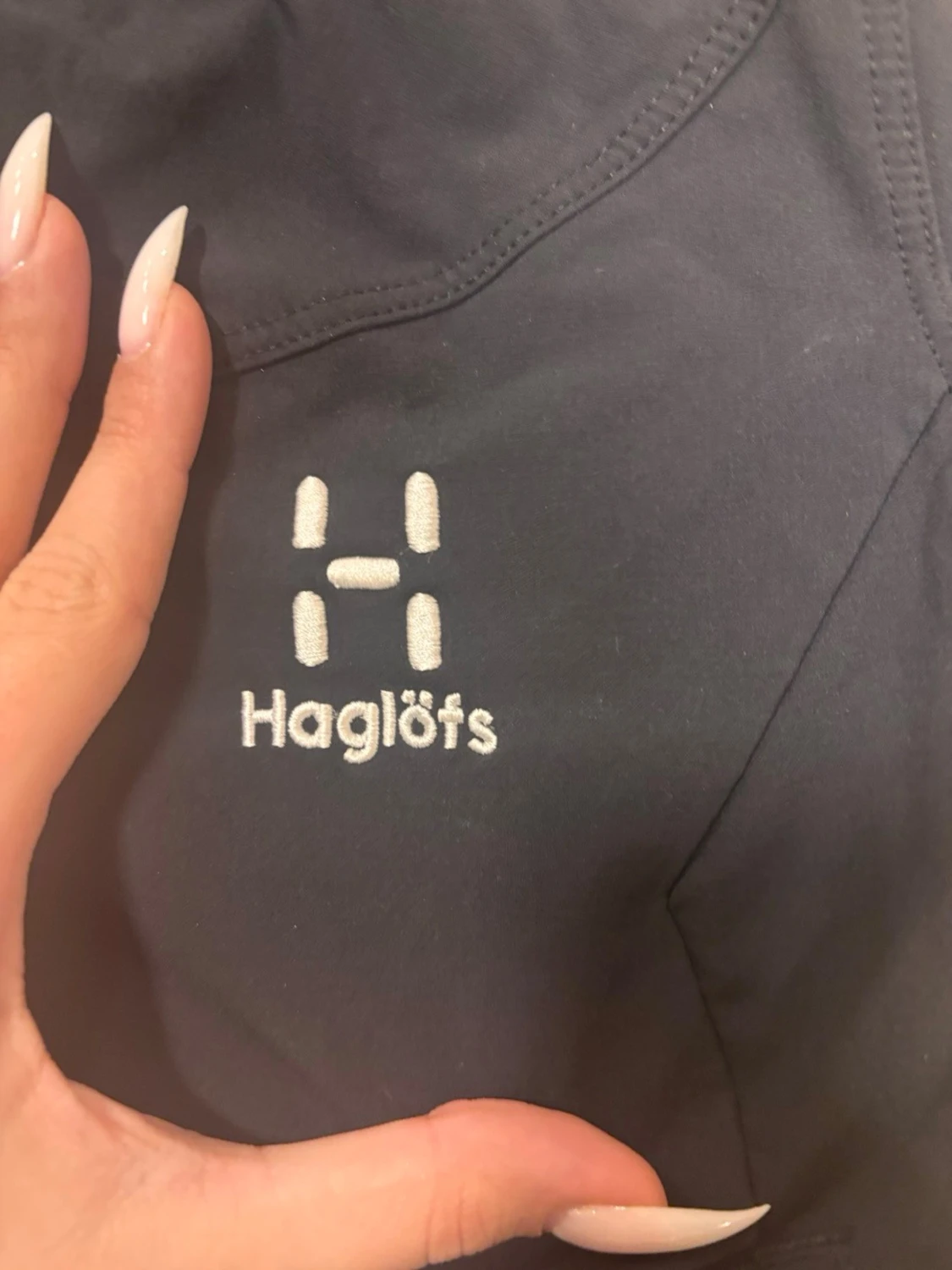 Svart vindjacka från Haglöfs - Apex Hood  - 2