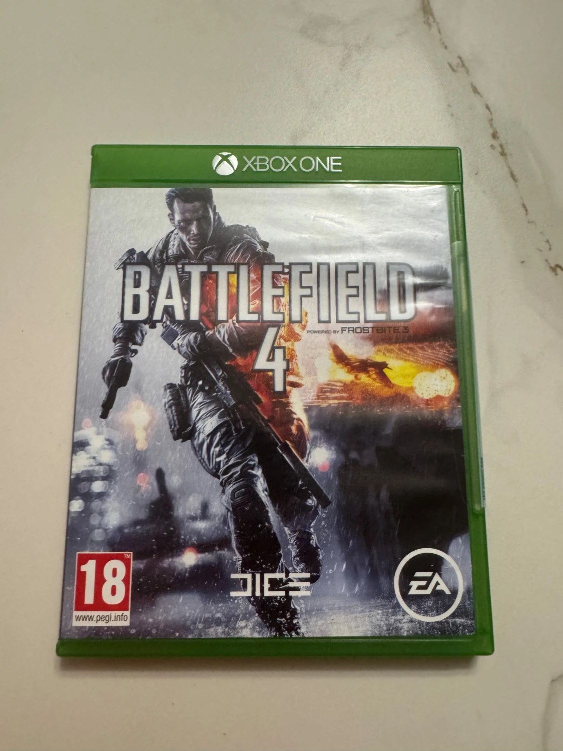 Spel för xbox one (battlefield 4 och battlefront 1) - 1