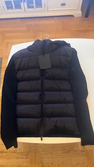 Moncler Cardigan Matte Black - Moncler cardigan matte black Kollektion