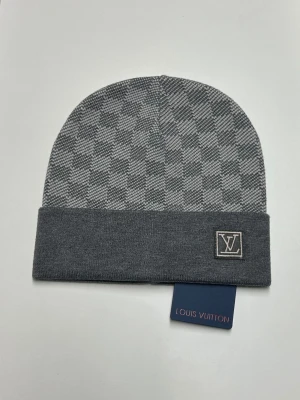 Lv Mössa - Helt ny aldrig använd. Storlek One size. Snabb frakt fraktar inom 24h.
