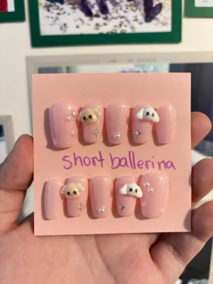 aniteez hetmongi tyudeongi press on naglar - gjorda av mig! är fortfarande nybörjare, så har inte alla grejer som dem flesta brukar ha me i paketet. (sticky tabs, lim etc)