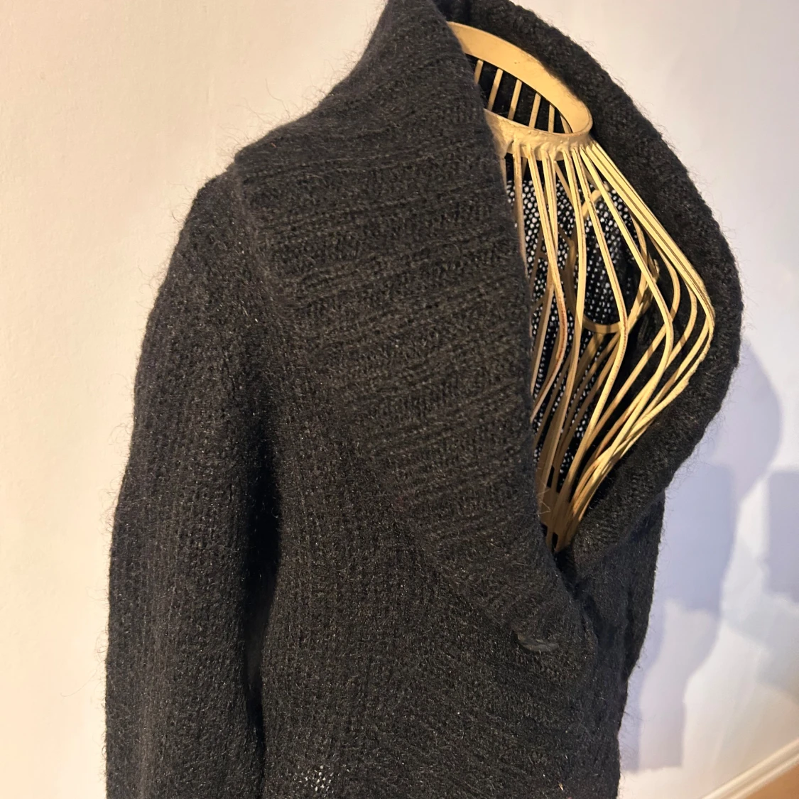 Svart stickad kofta från H&M - 1