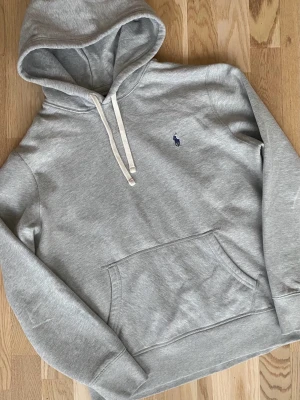  Ralph louren hoddie  - Polo Ralph louren hoodie bra skick. Storlek S skriv vid frågor eller fler bilder 🙌