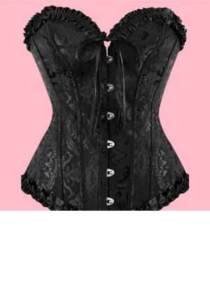 Svart korsett med snörning och rosett - Säljer en svart korsett med snyggt broderat mönster, volangkant upptill och nedtill samt dekorativ rosett framtill. Korsetten har snörning i ryggen och metallknappar framtill. Materialet är glansigt och känns lyxigt, perfekt för att skapa en cool siluett.