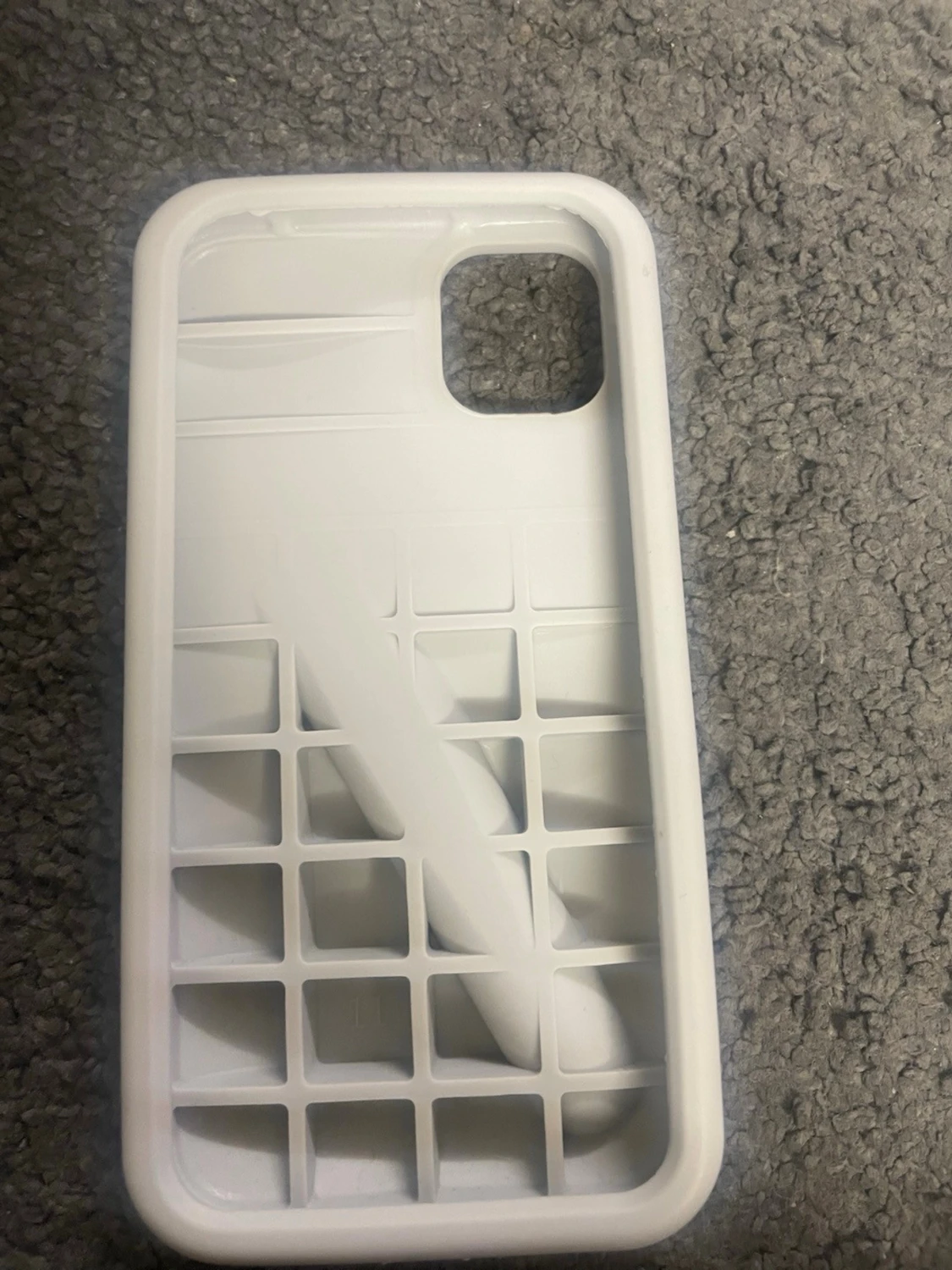 iPhone 11 skal man kan lägg en lip stift / lip gloss på den ! - 1