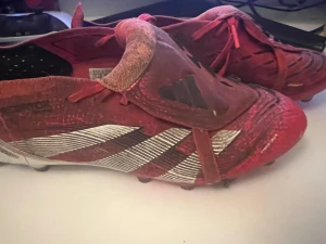 Adidas preditor elit fotbollsskor - Ett par fina adidas preditor elit som är andvända mycket men passar jättebra! 