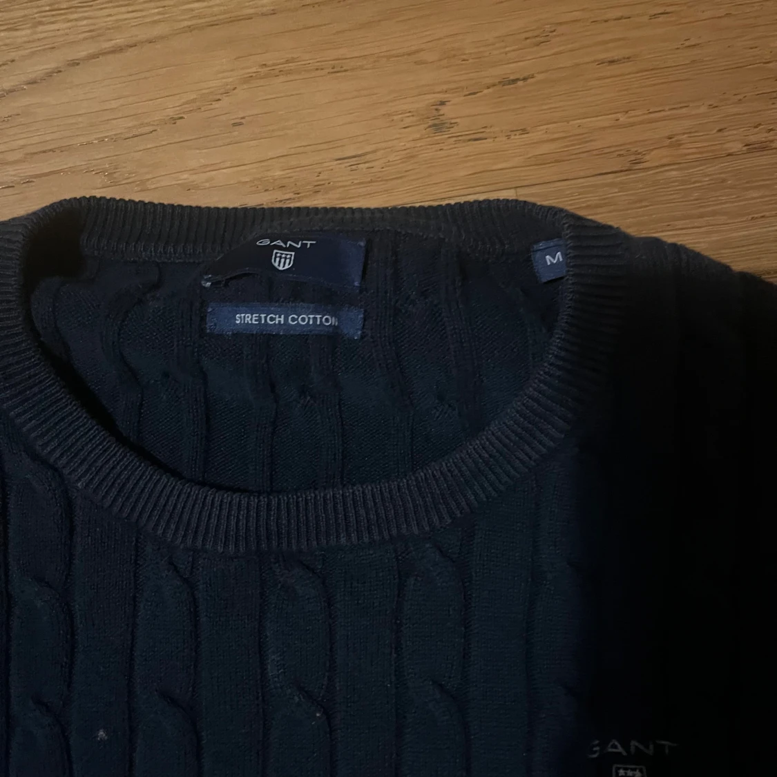 Mörkblå kabelstickad tröja GANT - 1