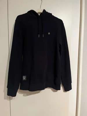 Morris hoodie - Fin hoodie, använd endast 2 gånger.  Är i storlek S  men är som en XS i storlek 