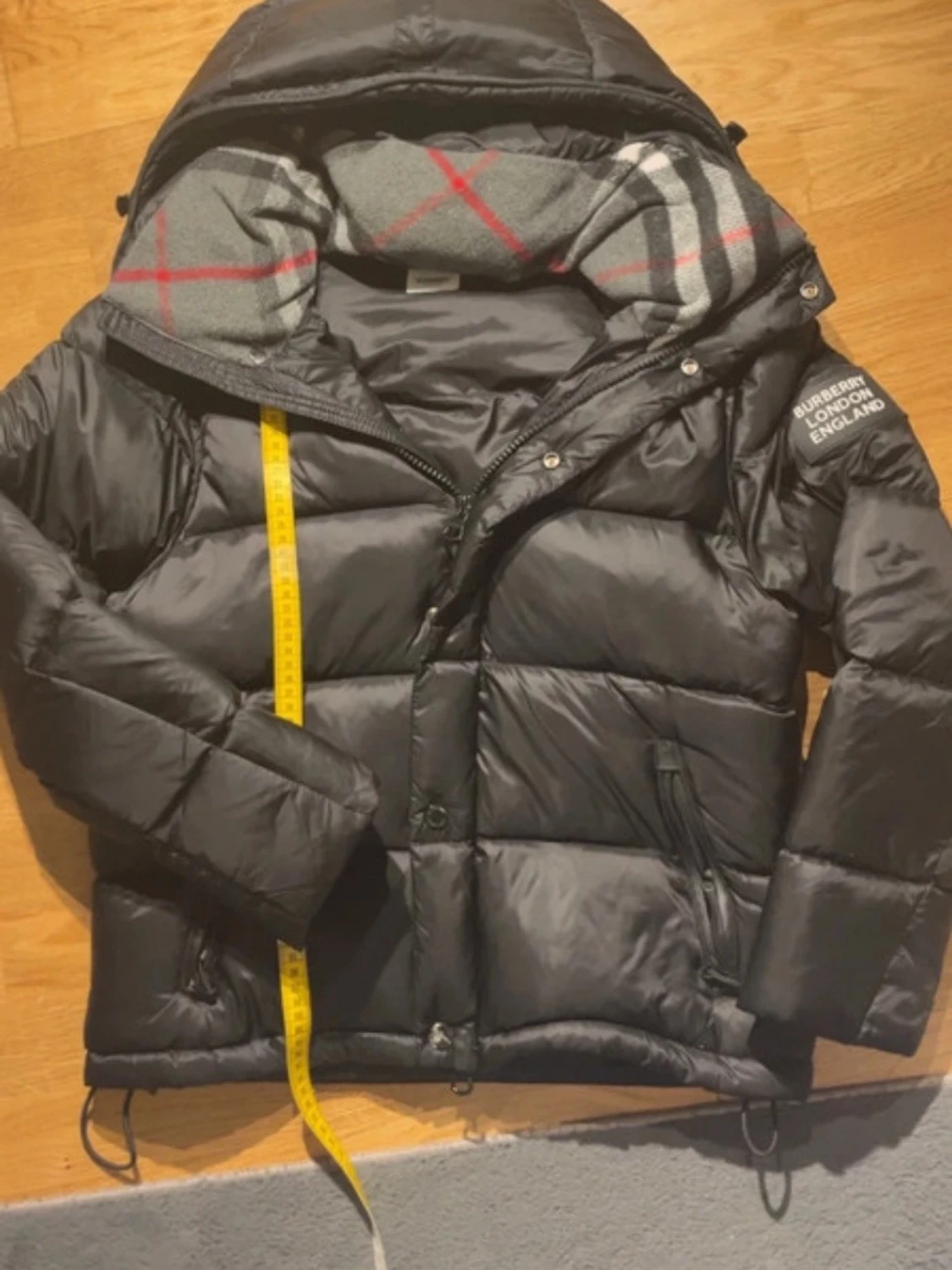 Svart Burberry pufferjacka M riktig!