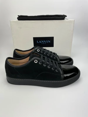 Lanvin skor(nya) - December REA! Hej, säljer nu dessa svin snygga lanvin skor. Skorna är i nytt skick! Begränsat antal boxar och dustbag. Hör av dig vid frågor. 