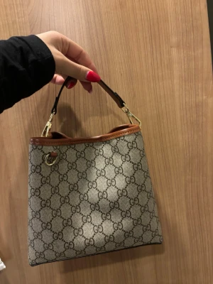 Bucket väska - Skriv för pris eller mer bilder 