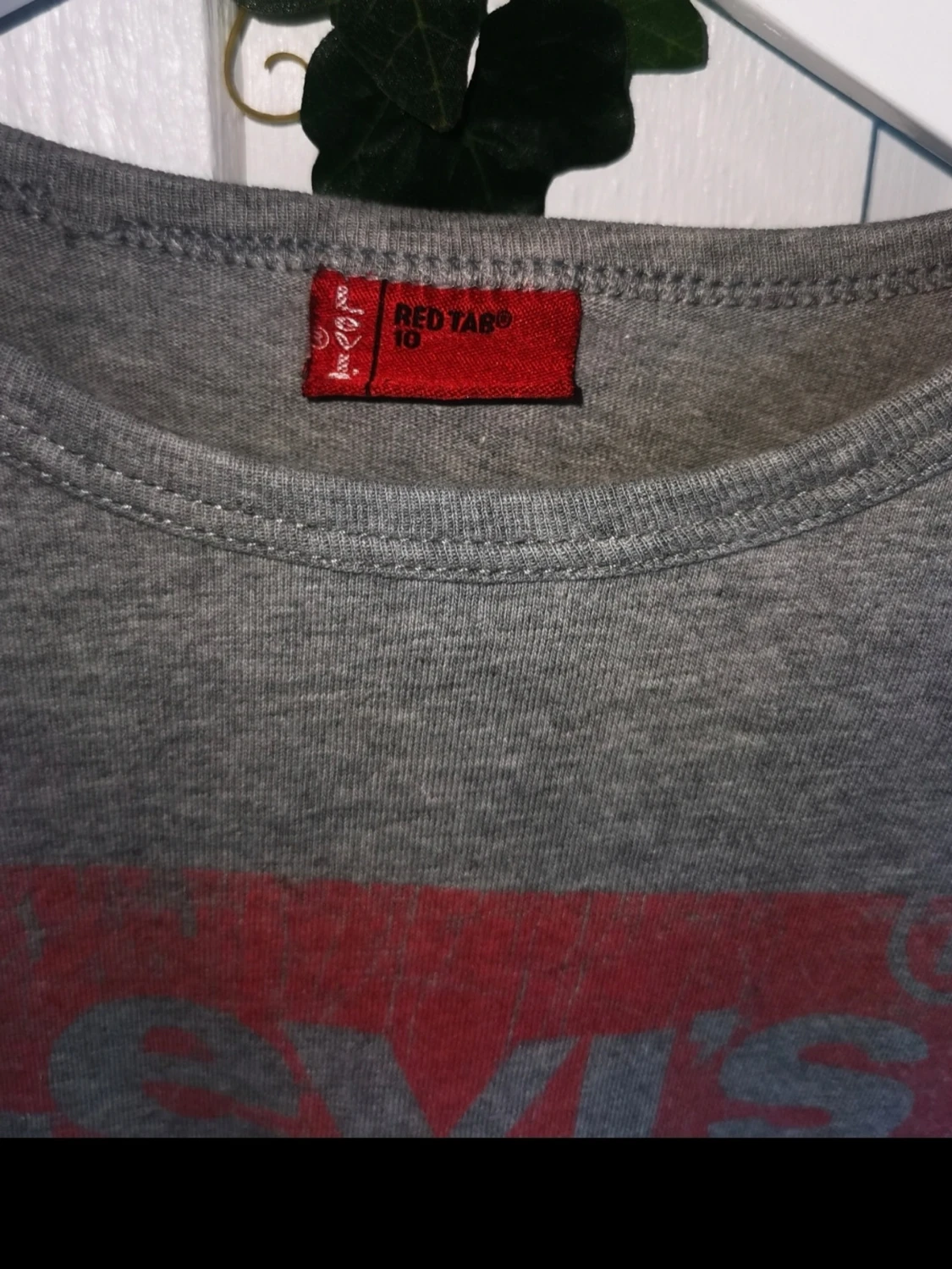 Grå långärmad Levi's tröja storlek 140 passar 10 år - 2