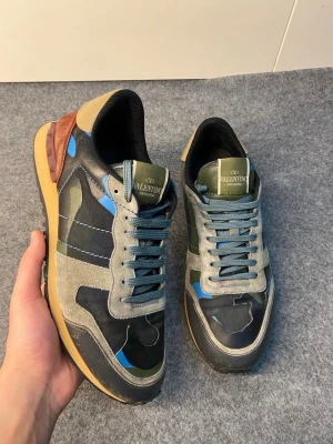 Valentino Rockrunners  - Fint skick. Storlek 43. Självklart äkta. Fast pris! 