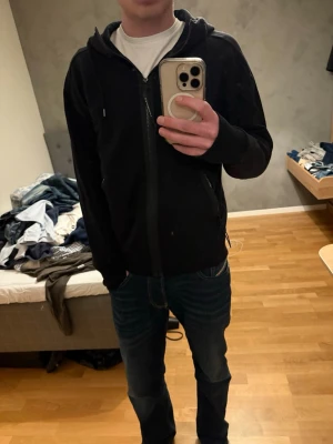 C.P Company Hoodie  - Storlek S, jag är 181cm och den sitter bra 