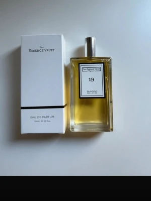 The Essence Vault - 100 ml. Inspirerad av Black Orchid. Endast testad. 