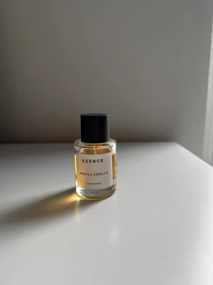 Essnce Absolu Vanilla - 50 ml. Använd. 