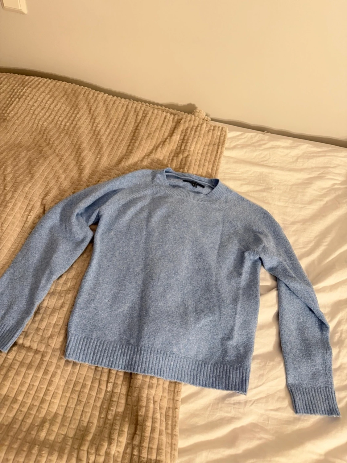 Ljusblå stickad tröja