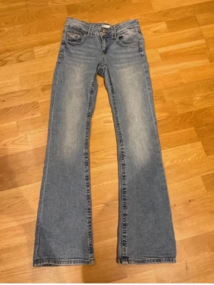 Lågmidjade jeans  - Strl 164. Gina Young 