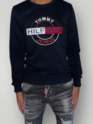 Tommy Hilfiger tröja strl XS - Helt ny. Fin replika med hög kvalitet. Pris: 849kr. Först till kvarn. Skickas direkt inom 24h