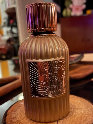 Qissa delicious Paris Corner parfym - Endast testad. Doften var inte riktigt för mig därför säljer jag vidare 🤗100ml