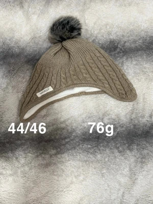 Newbie mössa - Sparsamt använd. Storlek 44/46