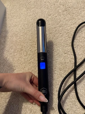 Plattång - Plattång, man kan välja hur varm man vill ha den och den går att låsa i stängt läge så den är lättare att ta med