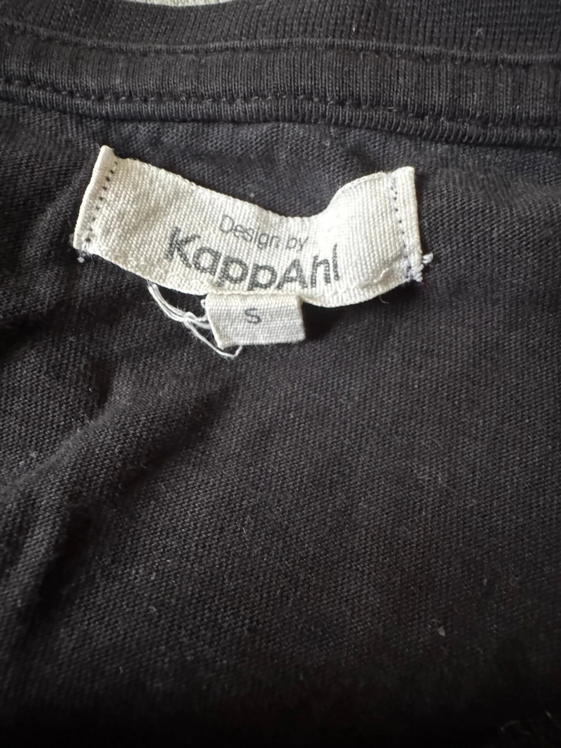 Svart t-shirt från KappAhl - 1