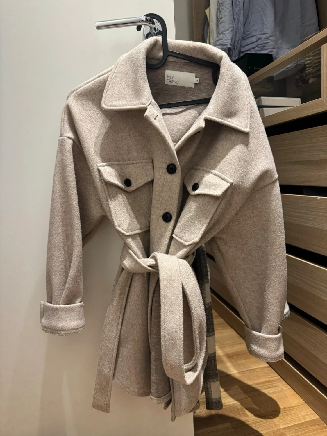 Beige jacka från NLY Trend - 1