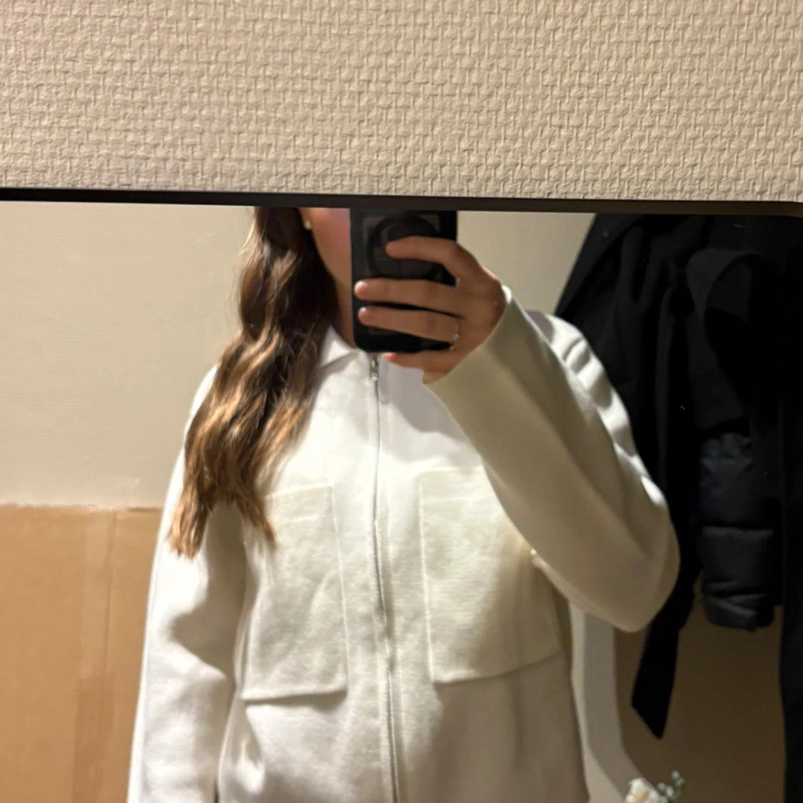 Vit stickad kofta med dragkedja