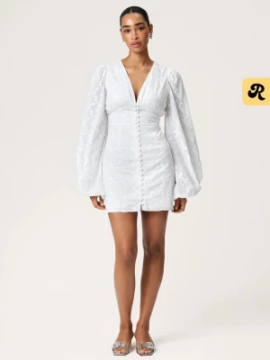 Adoore klänning  - Superfin adoore känning som ändats använd två gånger. Storlek 38. Säljer då den ej kommer till användning. Kom gärna med egna prisförslag så kan vi diskutera💕✨