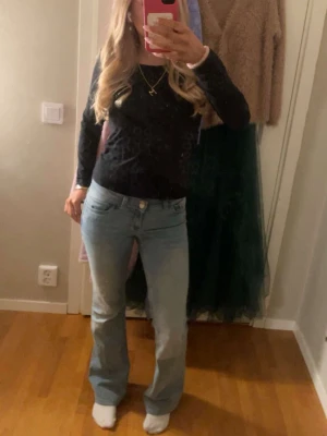 Svart tröja - Skit snygg tröja!