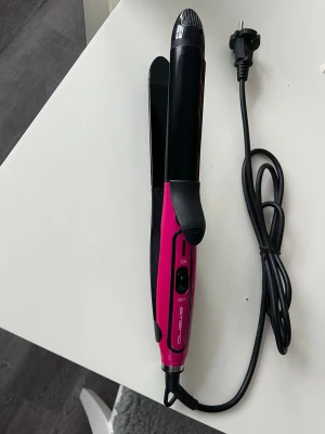 Locktång/plattång - Helt ny, funkar och blir varmt snabbt men aldrig använd🥰fick i present men har redan en