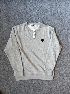 CDG Gray sweater - Size says L but fits M. Unisex
