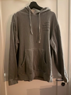 Hoodie Anti Social Social Club - Grå hoodie från Anti Social Social Club