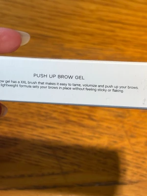 Ny Caia Cosmetics Push up brow gel  - Helt ny oöppnad i sin förpackning Clear Push Up Brow Gel från Bianca Ingrosso Caia