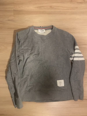 Thom Brown - Nice thome Brown pull over size 3=size S