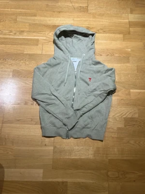 Ami paris zip - Säljer en helt ny ami paris zip i perfekt skick