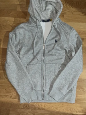 Ralph lauren zipper - Ralph lauren kofta mycket bra Scick, perfekt för män, grå färg 
