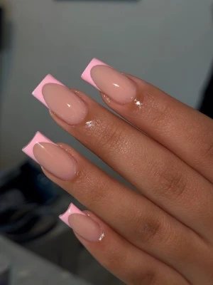 ✨Handgjorda lösnaglar✨ - Rosa fransk manikyr naglar. Skriv gärna vid frågor, önskemål och intressen!💖pris kan diskuteras :))