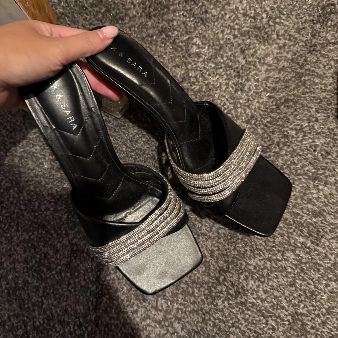 Svarta klackar med strass och klack - 2