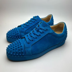 Christian Louboutin skor - Hej! Säljer nu dessa sjukt snygga Christian Louboutin skor. Skorna är i mycket fint skick! Har ett begränsat antal boxar och dustbag! Hör gärna av dig vid frågor!