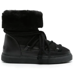 Svarta inuikii skor  - Säljer mina svarta inuikii skor i storlek 38 men passar även 37! Använda MAX 2 gånger men ser helt nya ut (skriv för bilder) priset kan diskuteras!💗☺️