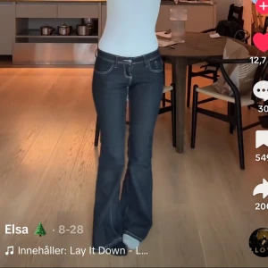 Low waist bootcut jeans - Säljer dessa knappt använda byxorna från Gina tricot i storlek 36/s använda fåtal gånger