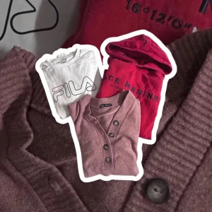 3pack tjocktröjor S - Paket innehåller: Fila sweatshirt Rosa stickad tröja från Zara Hoodie från Race Marine  Pris går att diskuteras!  #tröjor #tröja #tshirt #stickat #långärmat #höst #vinter #höstväder #mysigt #klädpaket #allakläder #allt #klädset #sweatshirt #hoodie #zara  #zarawoman  #zarafashion  #sweater  #sweatshirt  #fila #filalogo  #filahoodie  #filashirt #filasweatshirt  #whiteshirt  #whitesweatshirt  #racemarine  #redhoodie #hoodies #luvtröja  #winterfashion   #swetry #sweter #t-shirt #dzianina #długi ręka