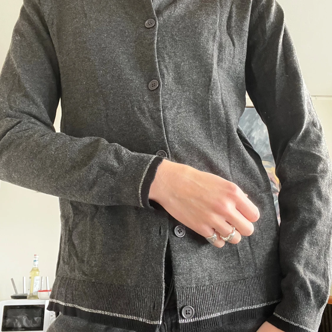 Mörkgrå kofta med knappar - 1