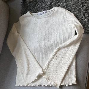 Tröja 146/152 - Tröja i fint skick från lager157, storlek 146/152. Den har varit använd ungefär 2 gånger! 