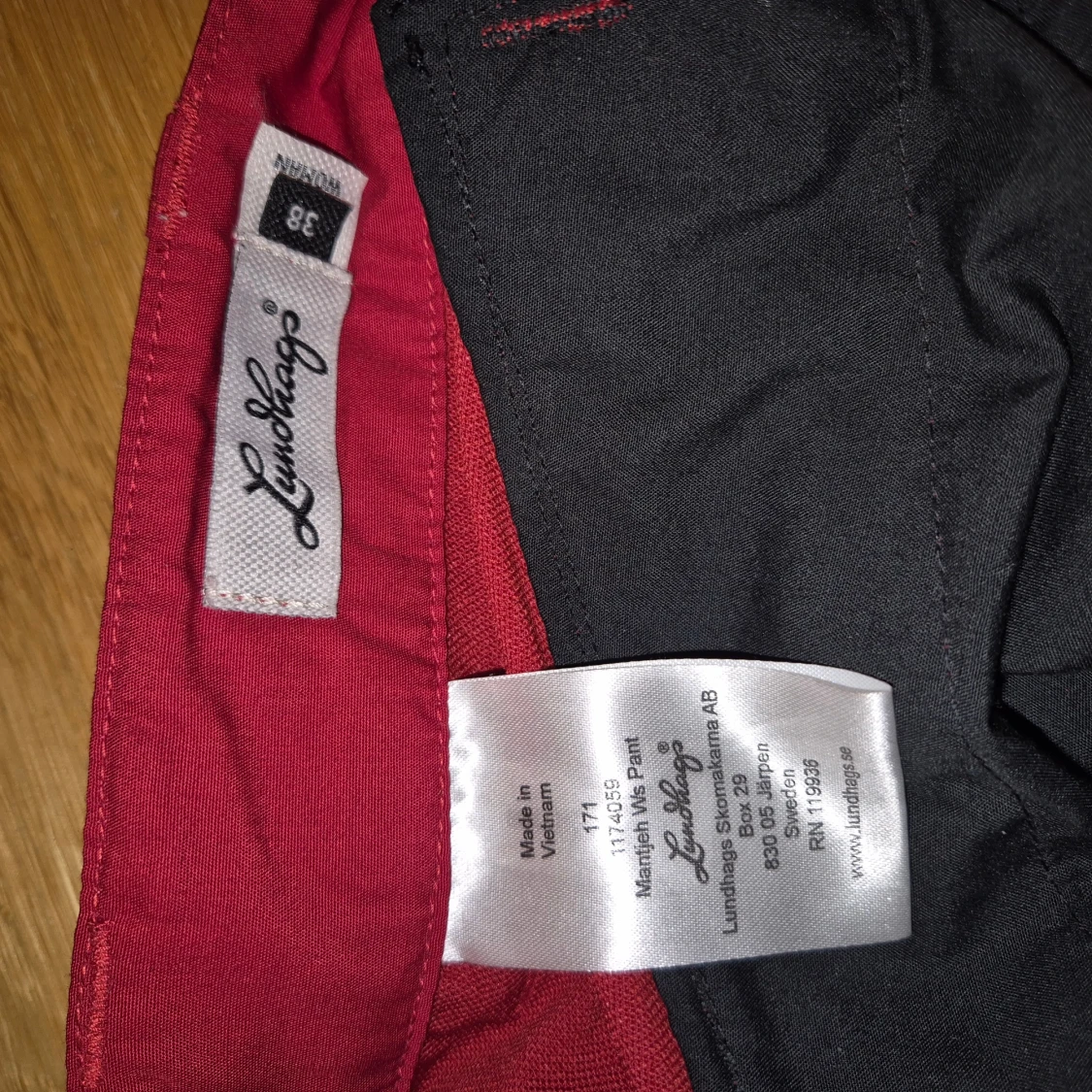 Röda vandringsbyxor från Lundhags - 4