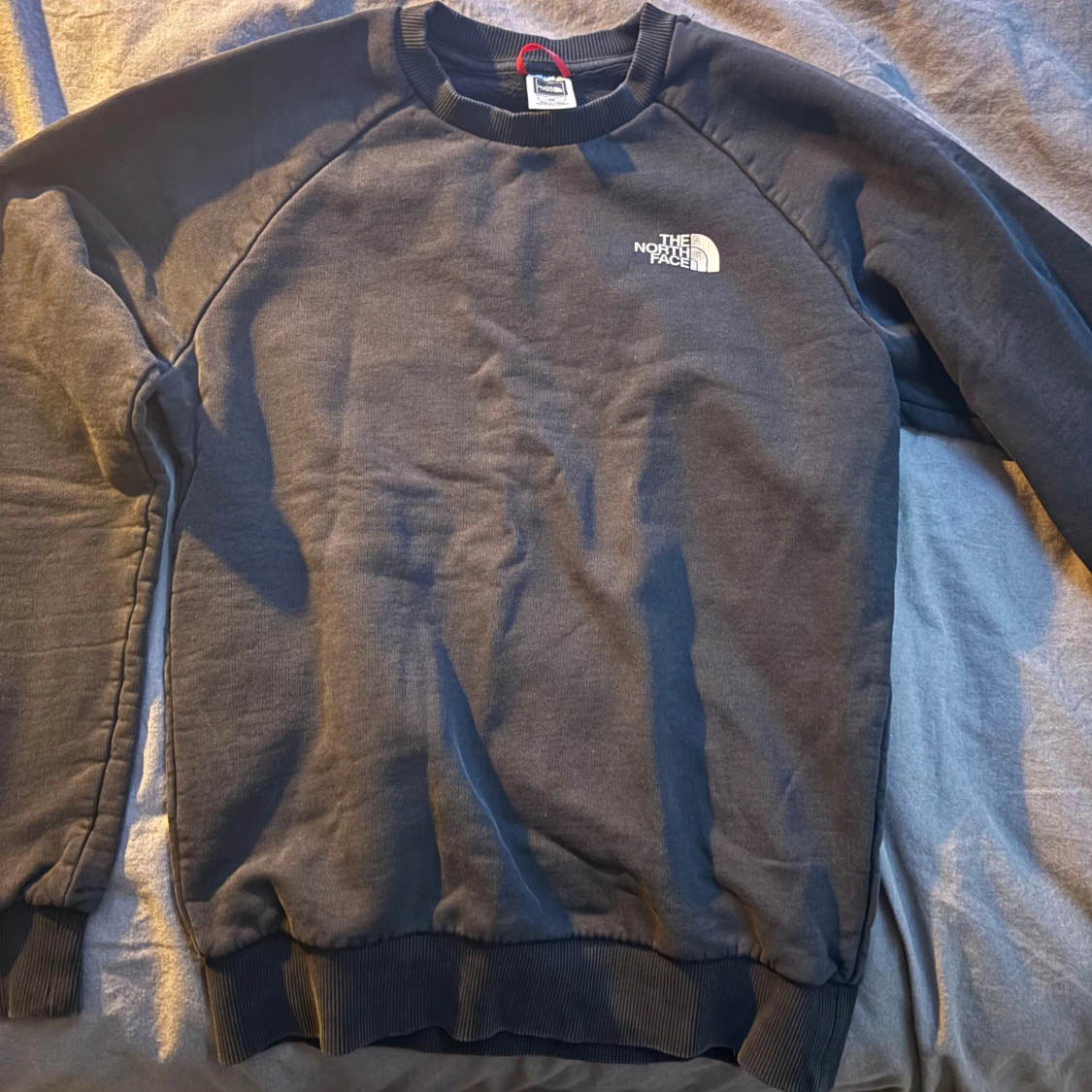 Svart sweatshirt från The North Face
